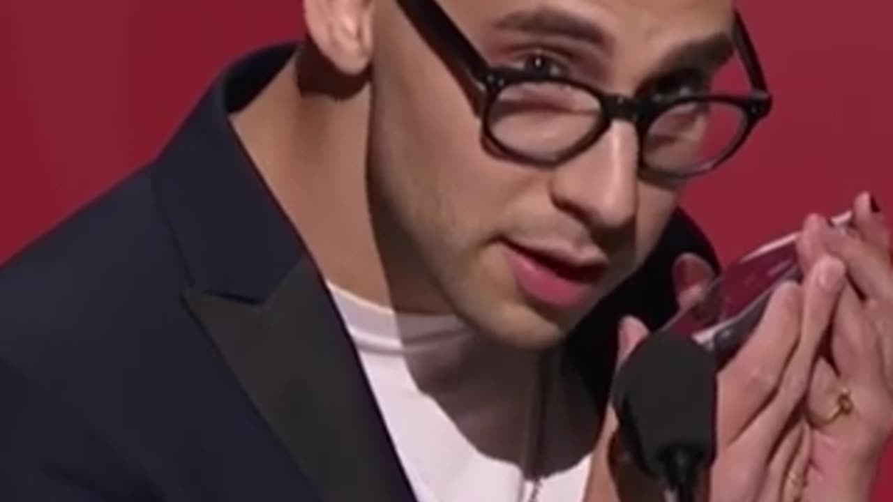 Iconic award show moment from 1989 era #jackantonoff #taylorswift #1989 #taylorsversion #awardshow