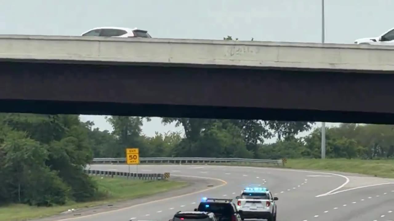President Trump motorcade is rolling 12 deep in Nashville.