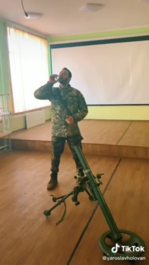 Ukraine: Ukranian soliders set up weapons inside school