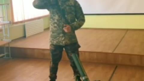 Ukraine: Ukranian soliders set up weapons inside school