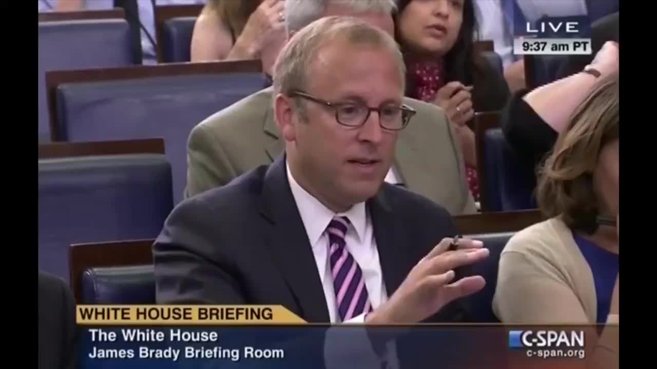 Obamas twitter is a shitter