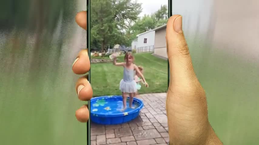 Cute babies playing with water 🤩