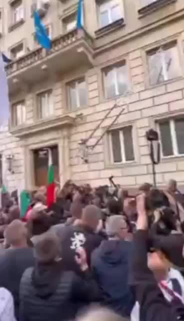 Bulgarians protesting against the supply of weapons to Ukraine