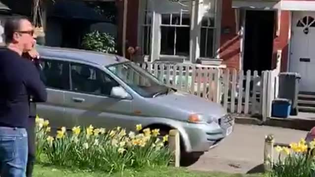 92-year-old grandpa gets sung 'happy birthday' from a distance