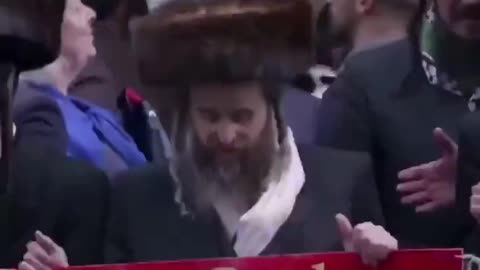 🚨Jews join a Palestine demonstration in front of pro-Israel protesters