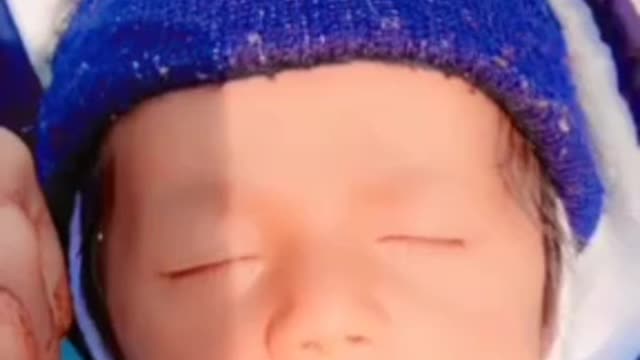 Cute baby cute sleeping in hand Tranding cuteness #tranding