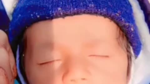 Cute baby cute sleeping in hand Tranding cuteness #tranding