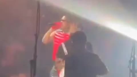 50 Cent Injures Woman Throwing A Mic Into The Audience