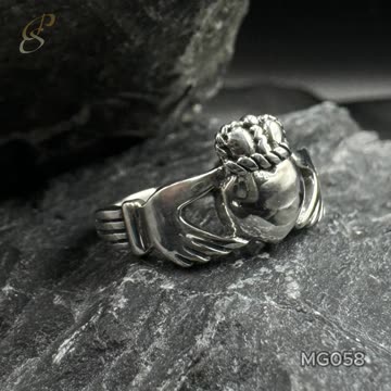 Irish Claddagh Silver Ring
