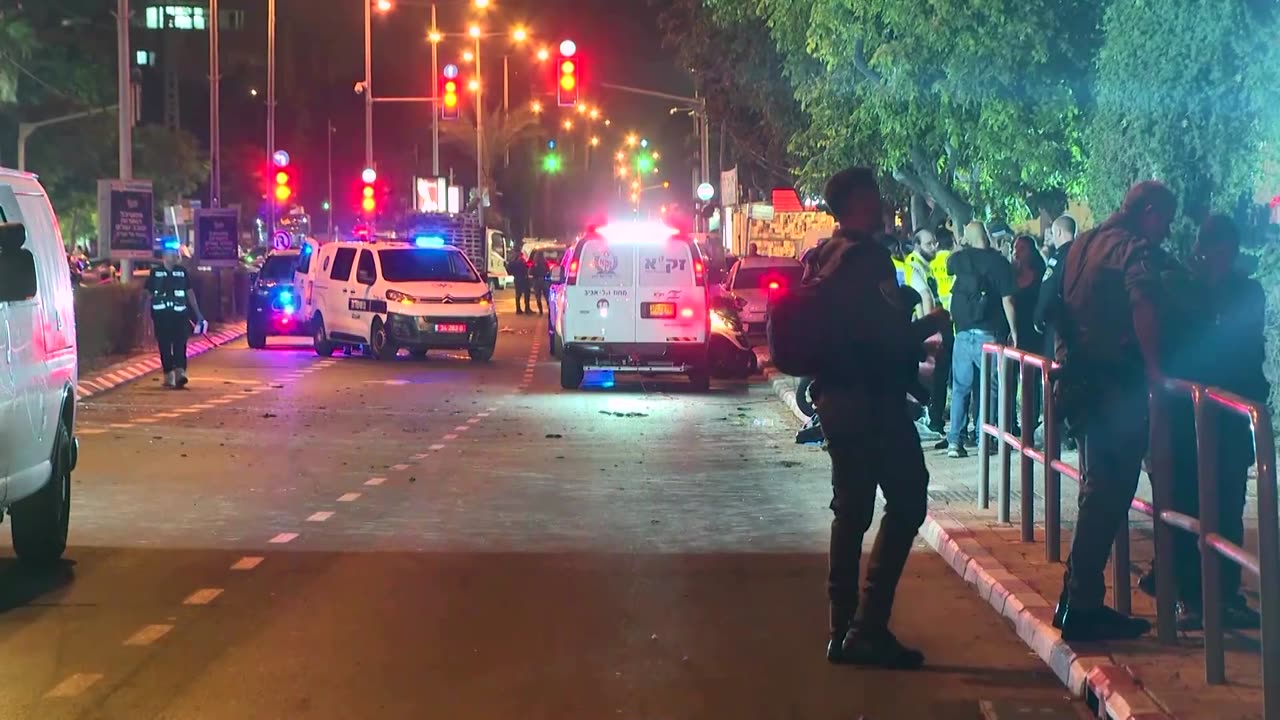 Emergency crews at scene of bomb blast in Tel Aviv