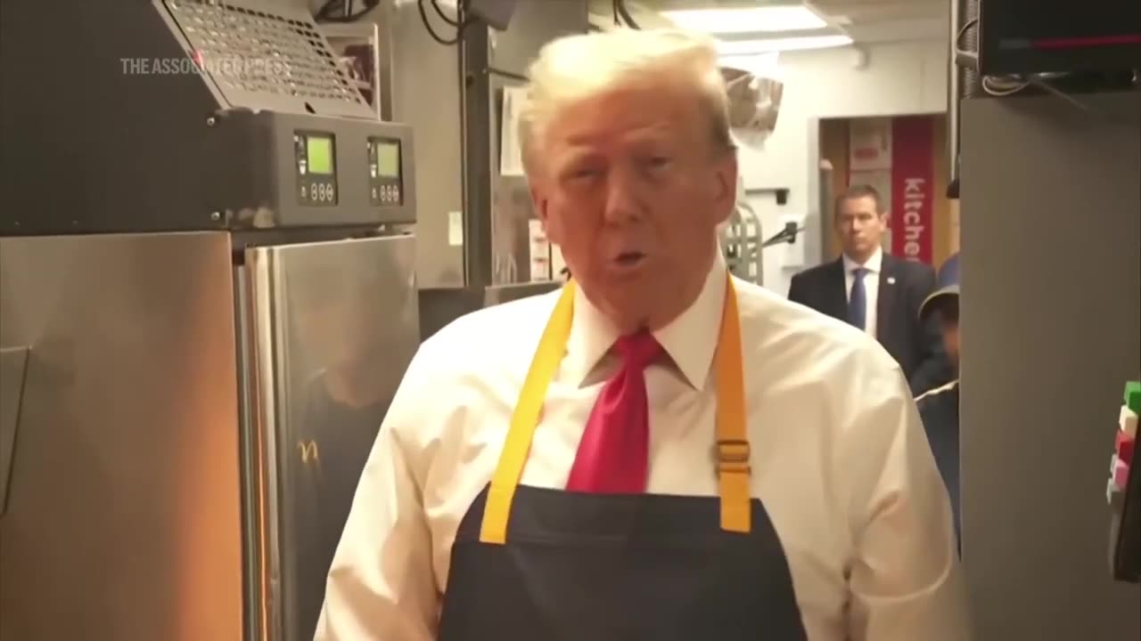 Video PROOF Kamala “Worked” At MCDOWELL’S Try NOT To 🤣‼️