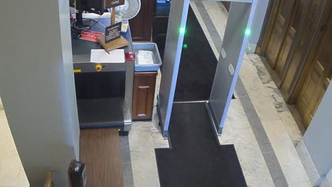 1017RSOB01DelAveADADoor_2021-01-06_21h45min13s153ms.mp4