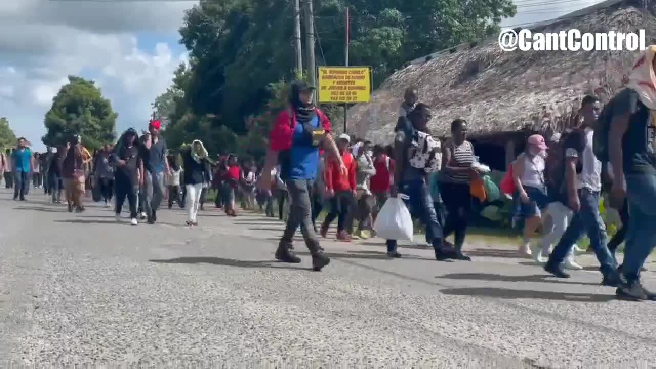 US-Mexico Border Faces its Worst Migrant Crisis In 7 Minutes