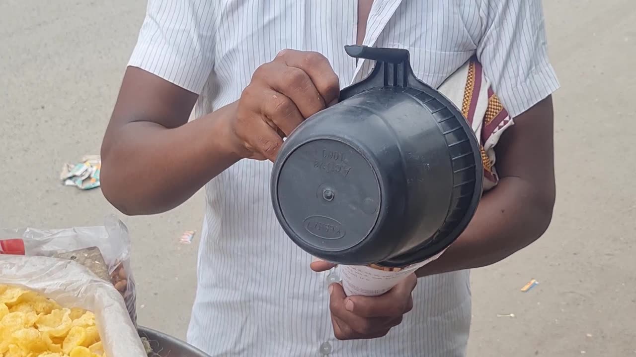 Age only 14 years selling chatpati