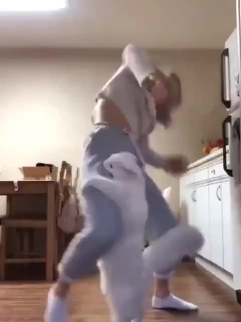 This Cat hates Dancing!!