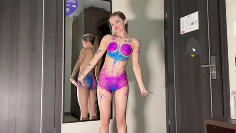 Luna's Art Cleaning: Messy Mirror Shine with a Creative Twist!