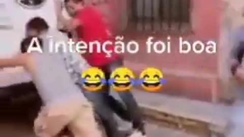 Quem não ajuda... não atrapalha kkkkkk😂😂😂😂😂😂