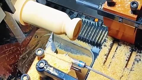 Moving feed woodworking CNC lathe equipment- Good tools and machinery make work easy