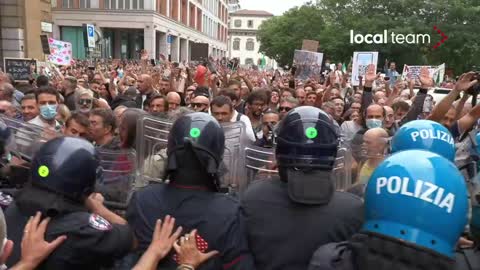 France Protesting THEY BROKE PAST THE POLICE - 10 weeks in a row