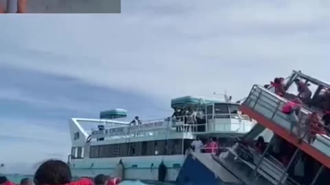 Tourist Boat Sinks