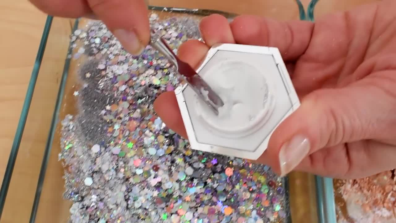 Diamonds vs Pearls - Mixing Makeup Eyeshadow Into Slime! Special Series 88 Satis (1)