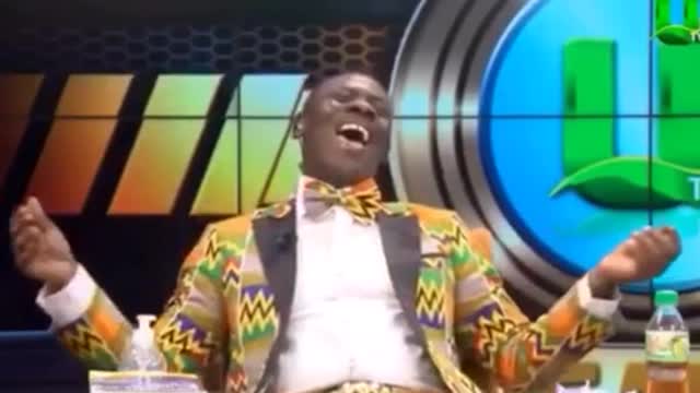 Look at how kumawood actor Akrobeto laughed at two students