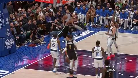 NBA - David Roddy comes down the lane with FORCE 💪 Grizzlies-Mavericks