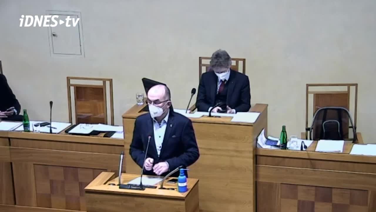 Kdo už je očkován, neonemocní a nikoho dalšího nenakazí, řekl Blatný