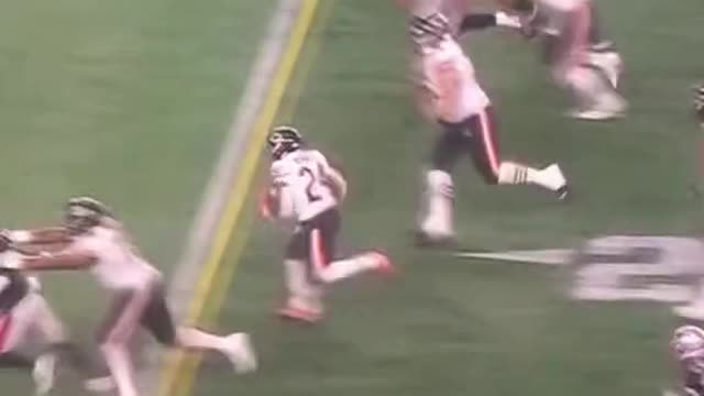 Chicago bears touchdown by Justin Fields