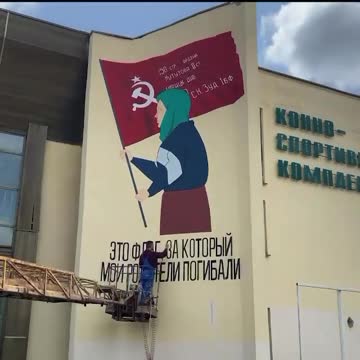 Portrét hrdinné babičky v ruském Nalčiku, která se postavila ukrajinské armádě