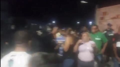 Armed Chavista Militiamen threatening citizens in the streets with guns…