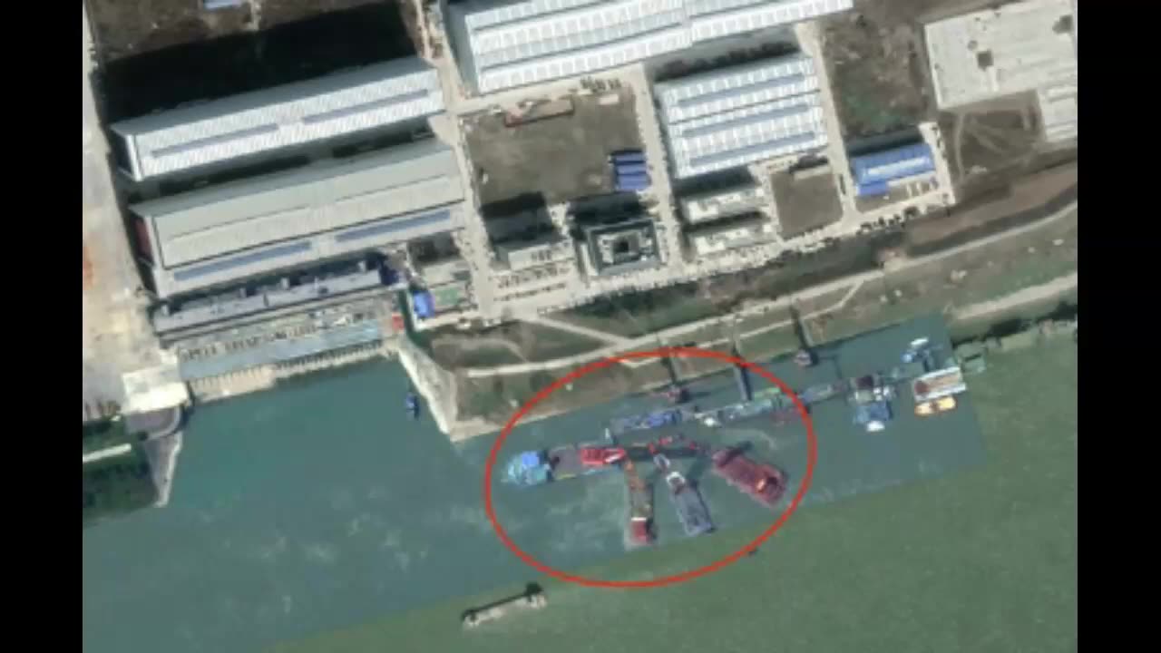 Chinese Nuclear Powered Submarine Sinks At Port In Wuhan!