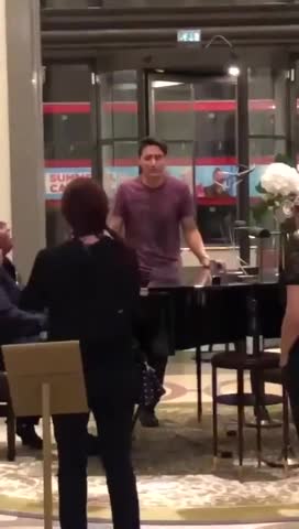 Cringe: PM Justin Trudeau Sings Bohemian Rhapsody