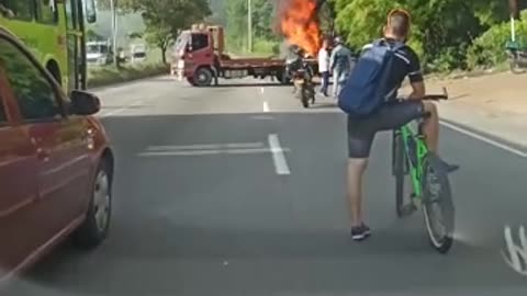 Fuerte trancón en autopista Bucaramanga – Piedecuesta por incineración de vehículo