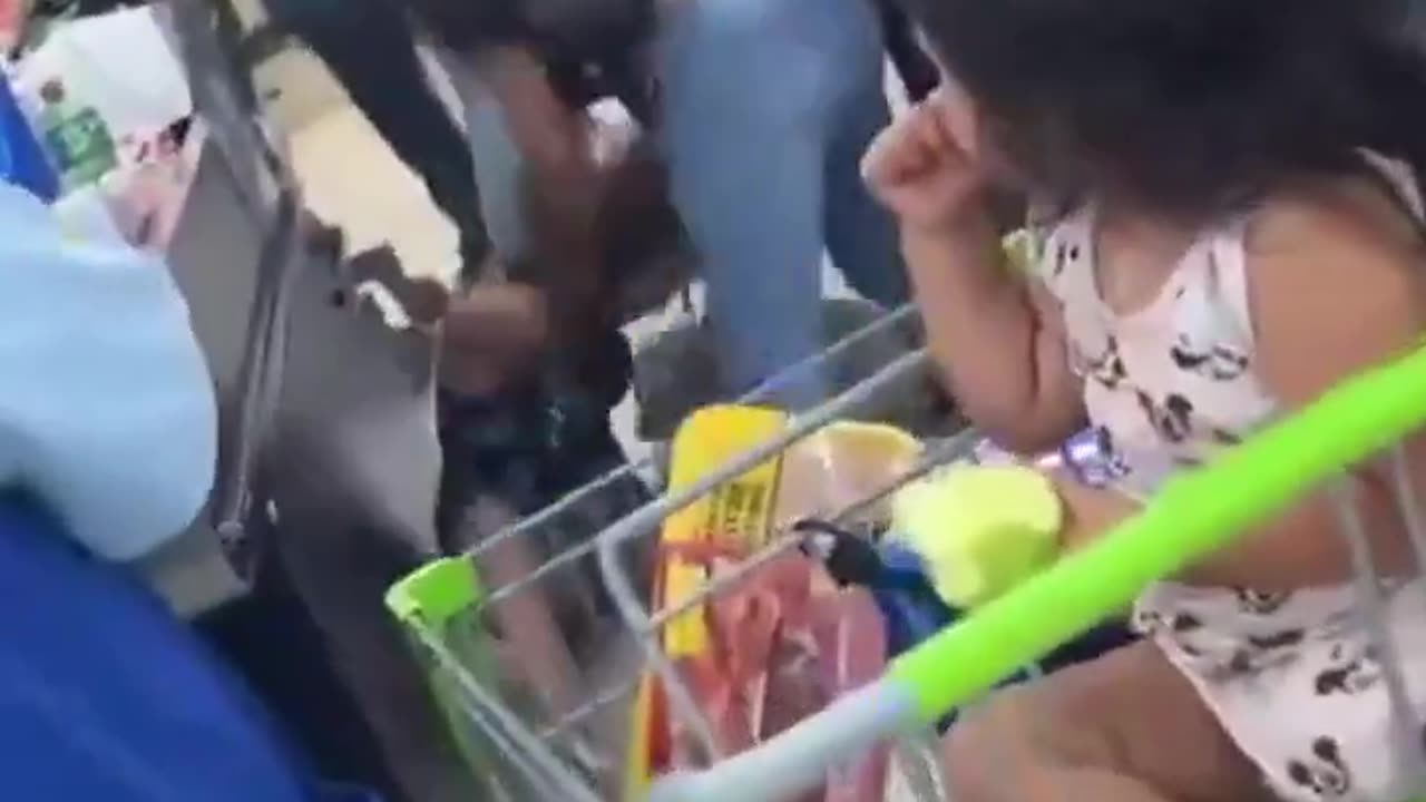 Two Women In Front Of Their Kids Whilst Waiting In Line at Walmart 😳