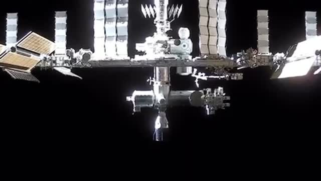 Dragon on approach – two Dragons now docked to the Space Station !