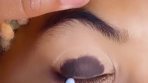 Smoky eye makeup look