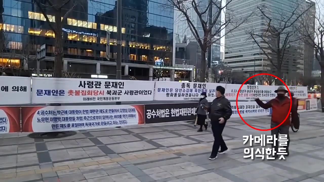 20210308_V3_S03(hgd-4co1ZNE)현수막 보고 지적질_ 뭔 내용이 있기에_ 파이낸스 앞