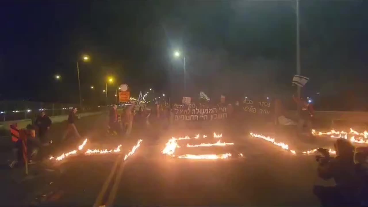 During a protest in occupied Yaffa, Israeli demonstrators blocked Ayalon Street