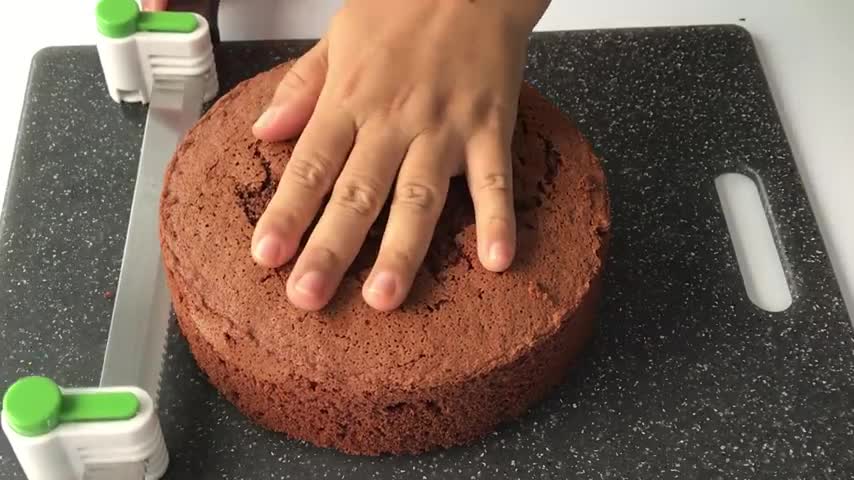 SUPER AMAZING MOIST CHOCOLATE CAKE RECIPE