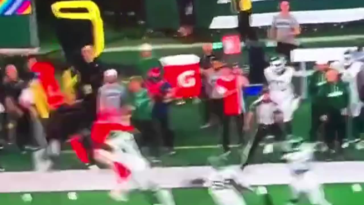 Player Misses Tackle On Mahomes On Purpose (@cantguardmike13)