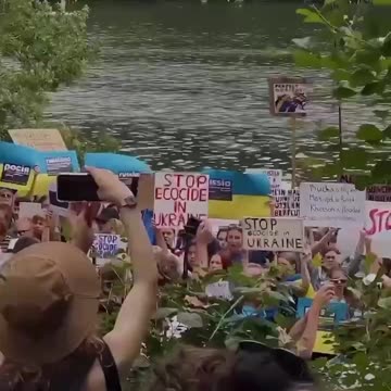 Ukrainian refugees in Germany protest the blown up dam