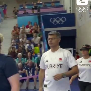 No lens, no headphones, just vibes 😳