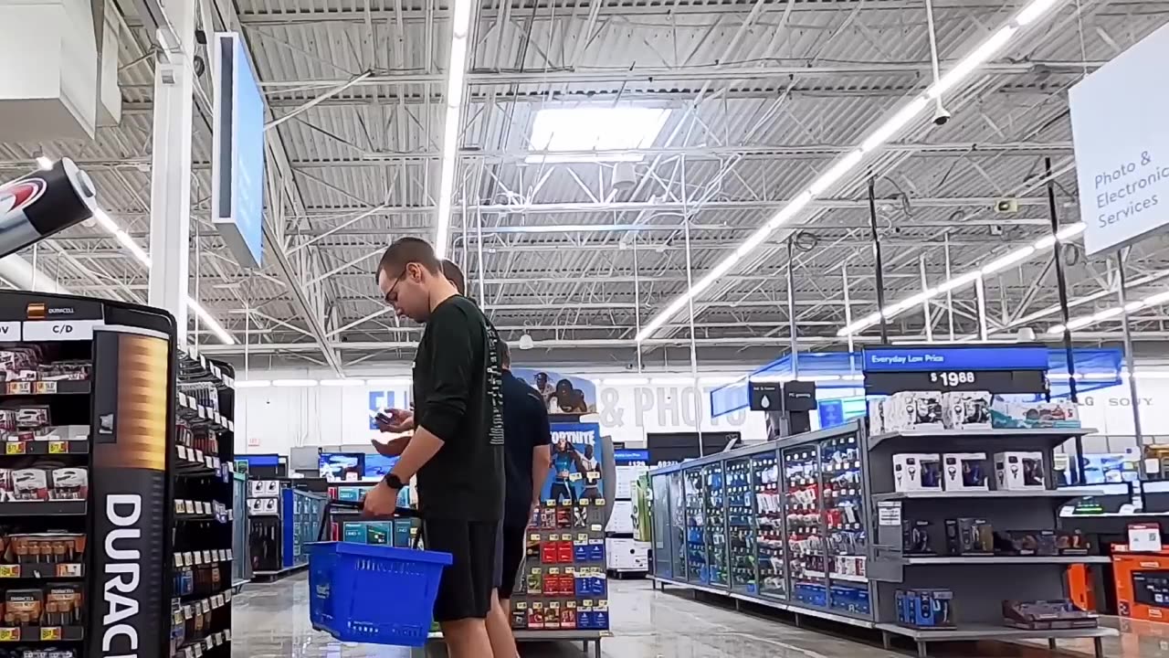 FARTING with BUBBLE GUTS! πΆββοΈπ¨ (Funny Fart Prank) π