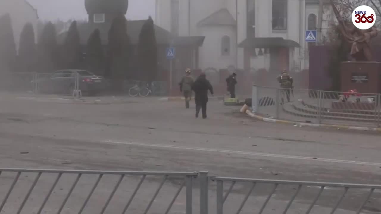 Ukrainian civilians flee as Russian shelling intensifies in Ukrainian city of Irpin