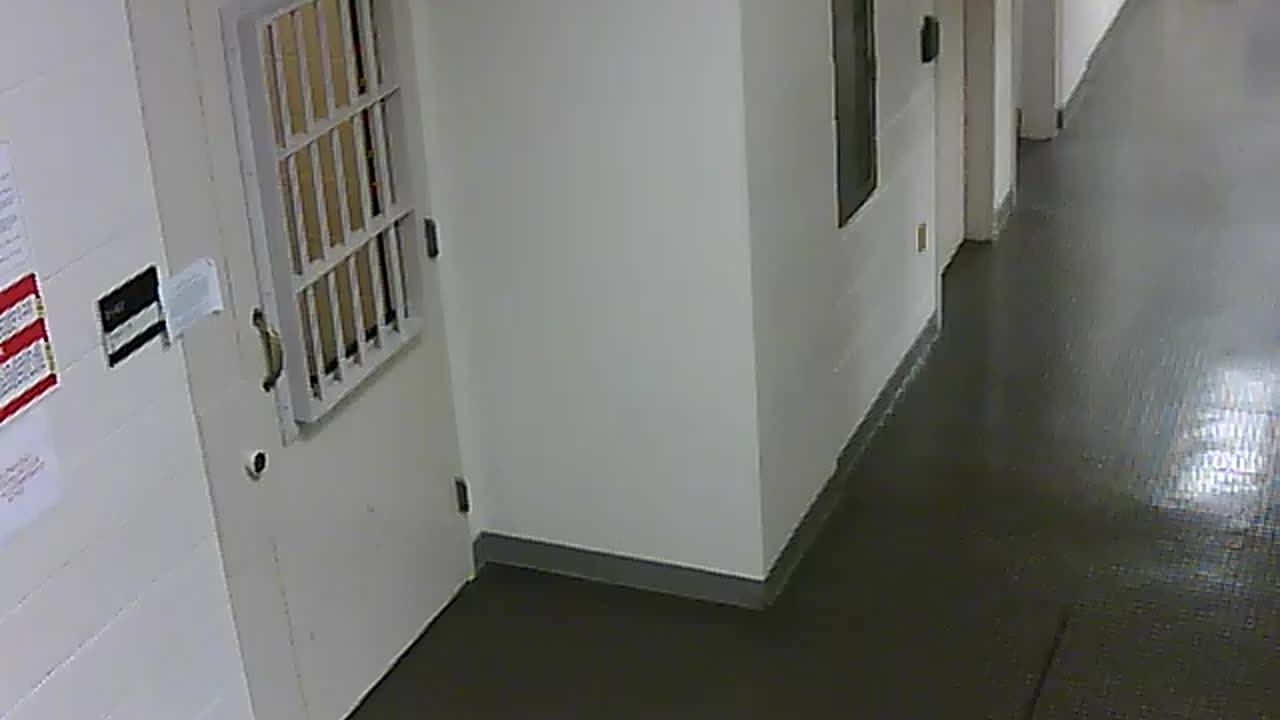 1665HQOB02PrisonerProcessingCell_2021-01-06_23h40min01s923ms.mp4