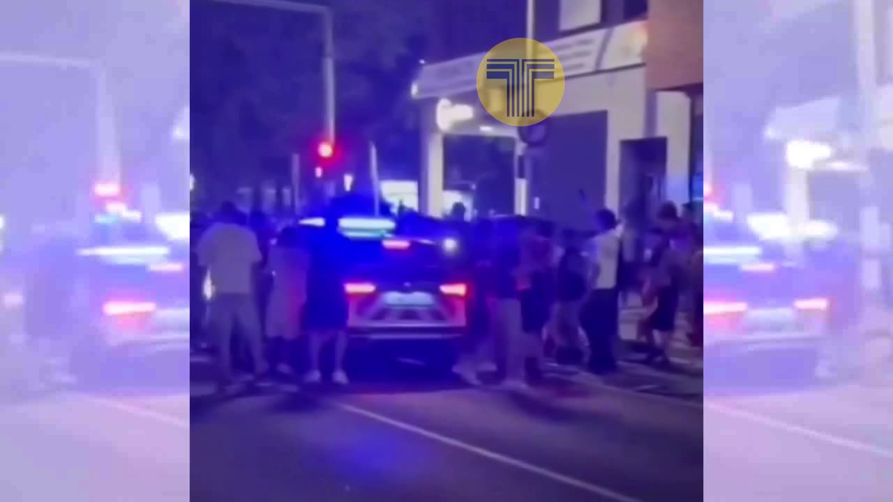 Aficionados de la Selección atacan un taxi y un coche de los Mossos