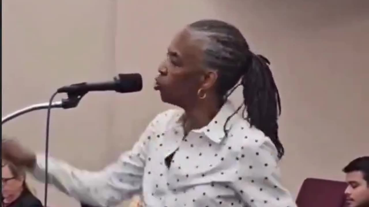 Black woman goes off on Democrats and Kamala Harris for using black people.
