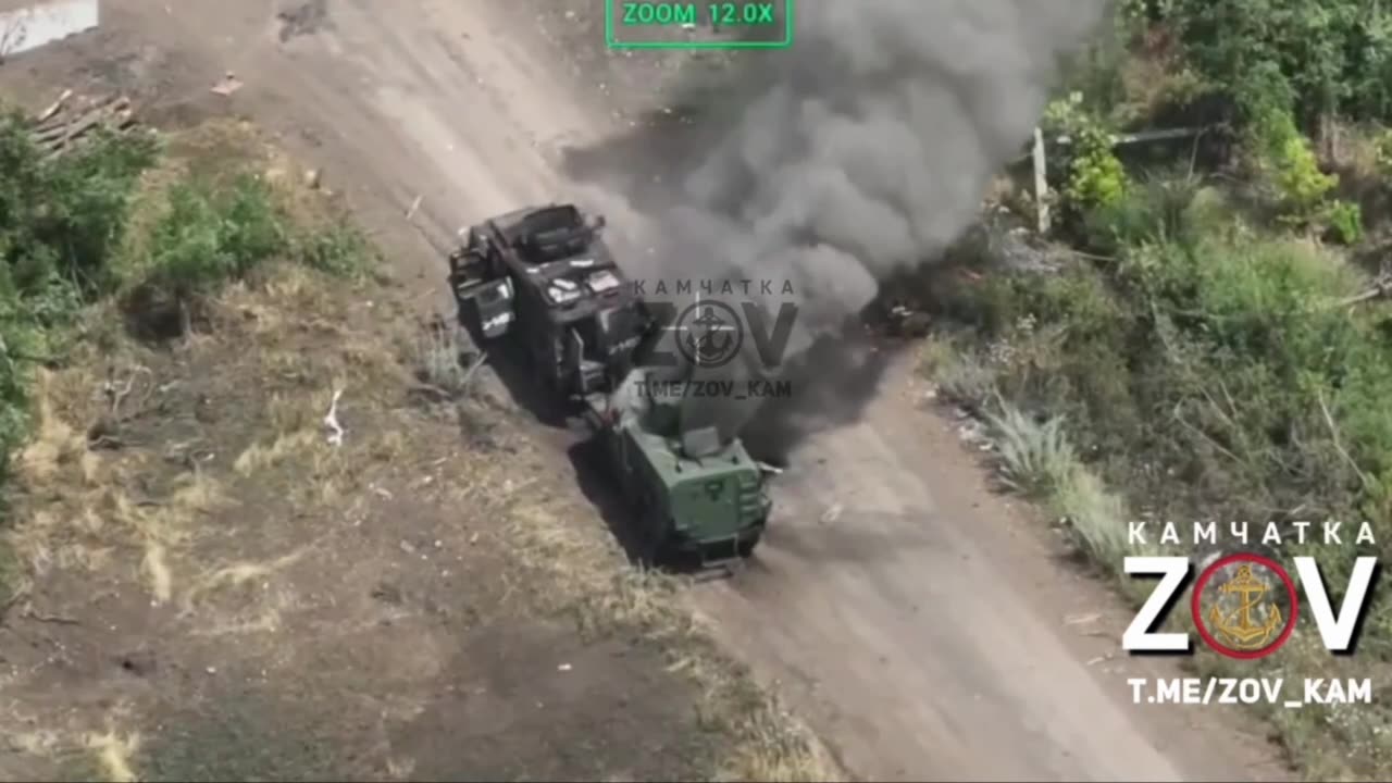 🇷🇺🇺🇦An enemy senator's MRAP was destroyed by an accurate hit from an fpv drone