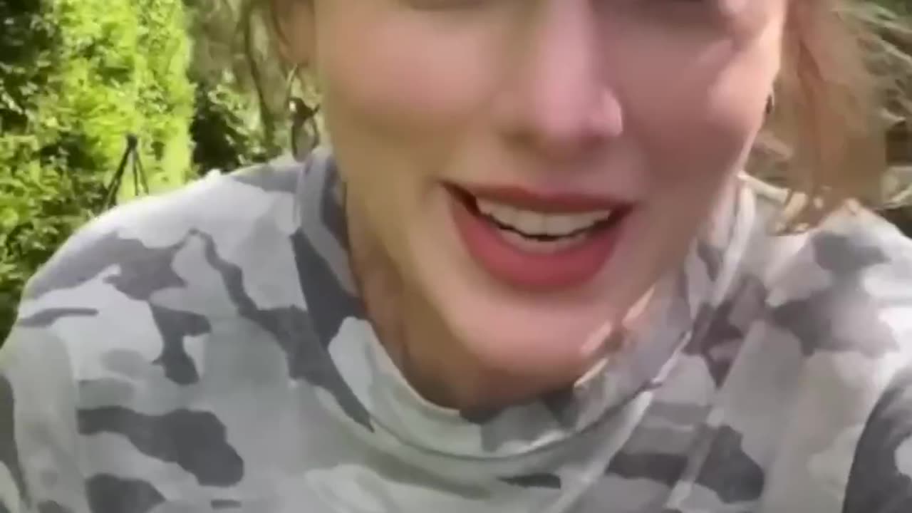 Fans spot 'white substance' in Taylor Swift's nostrils 👀